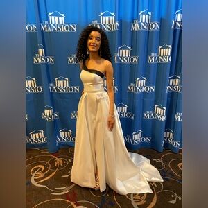 One shoulder Ashley Lauren Gown